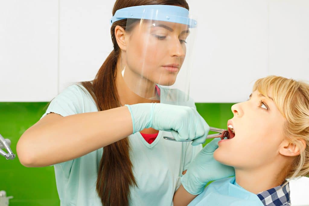 How Long After a Tooth Extraction Can I Eat?